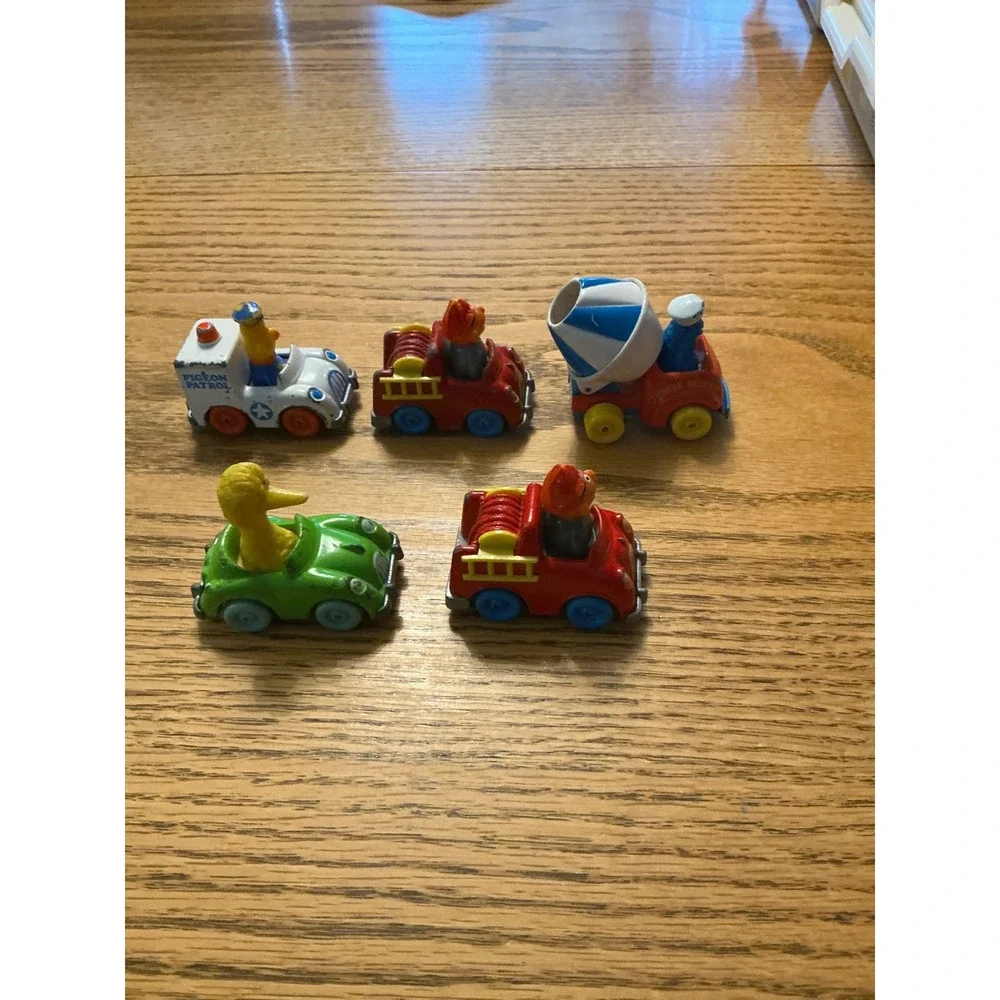 Vintage Sesame Street Vehicle metal 5 Mini Figures Ernie Bert Big‎ Bird Elmo